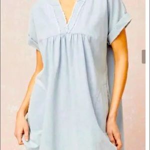 Denim v-neck short sleeve dress. featuring frayed hem detail. Pockets at sides.
